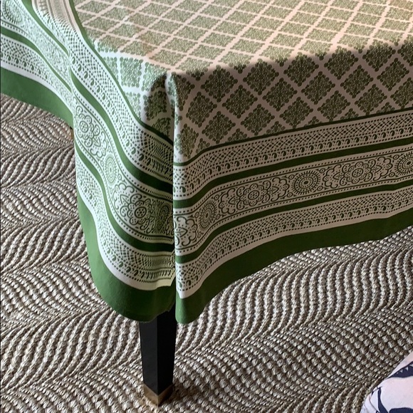 Tablecloth - Picture 3 of 3